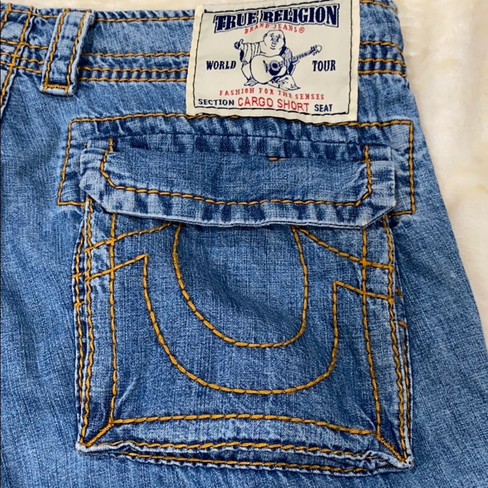 True Religion Cargo Cut off Big T Short - Picture 6 of 6